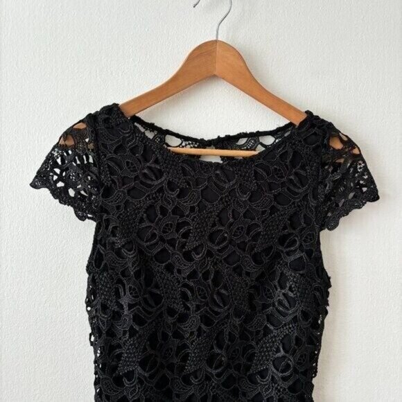 Alice + Olivia Clover Lace Open Back Dress - Picture 5 of 10